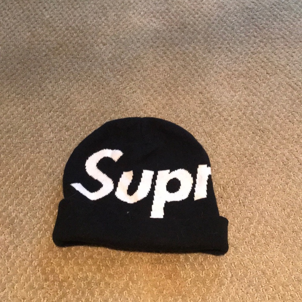 Supreme beanie - unworn